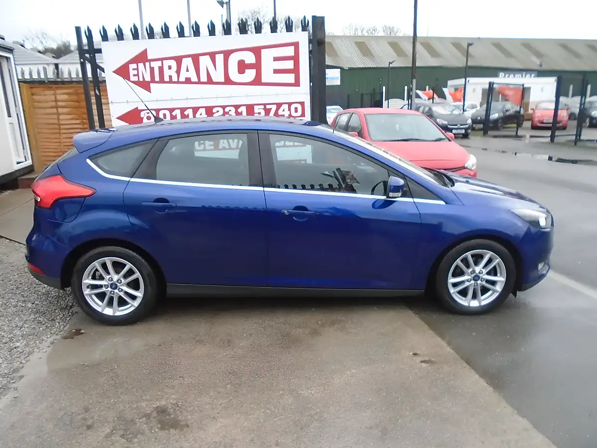 Used 2015 Ford Focus Zetec Blue - Interior and Exterior details 5