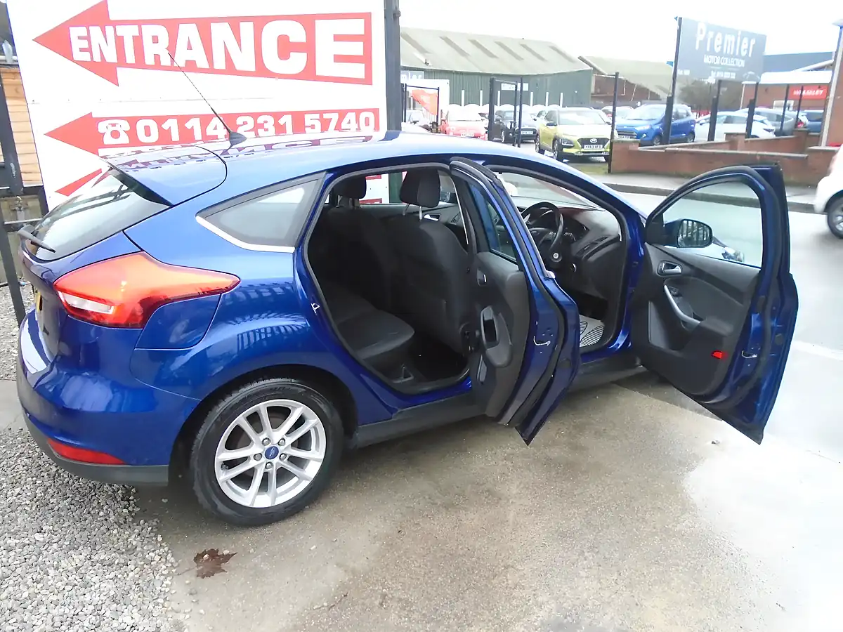 Used 2015 Ford Focus Zetec Blue - Interior and Exterior details 6