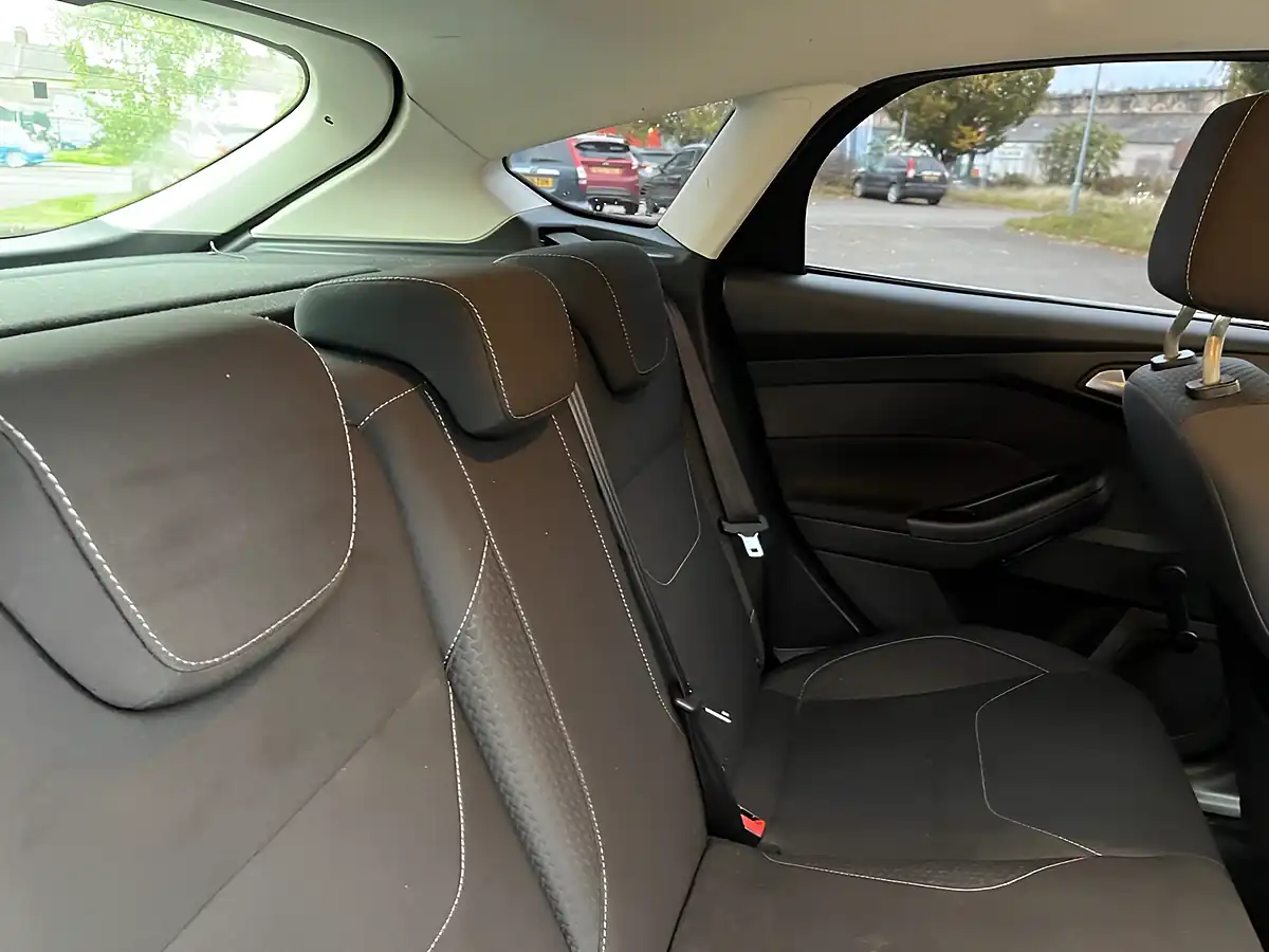 Used 2015 Ford Focus Zetec Deep Impact Blue - Interior and Exterior details 10