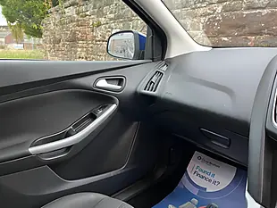 Used 2015 Ford Focus Zetec Deep Impact Blue - Interior and Exterior details 13