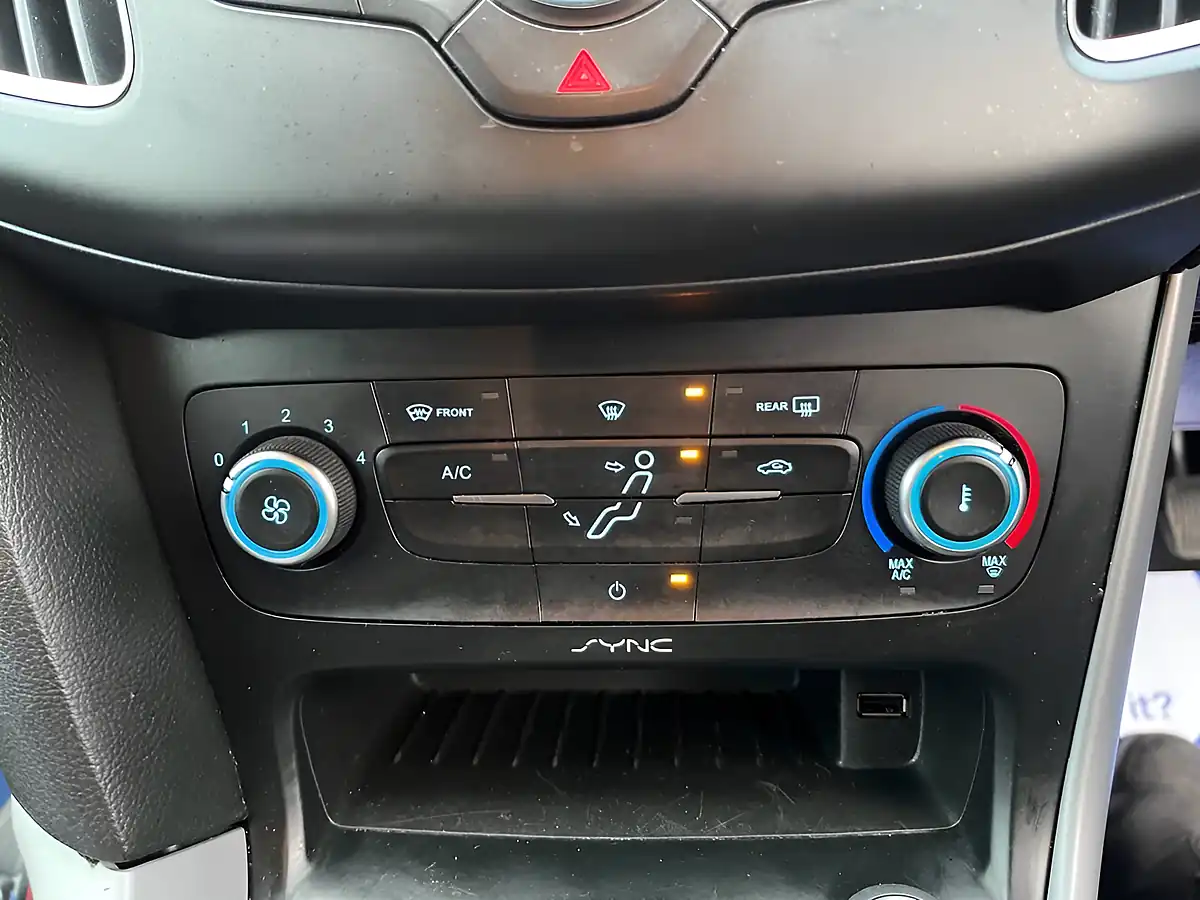 Used 2015 Ford Focus Zetec Deep Impact Blue - Interior and Exterior details 14