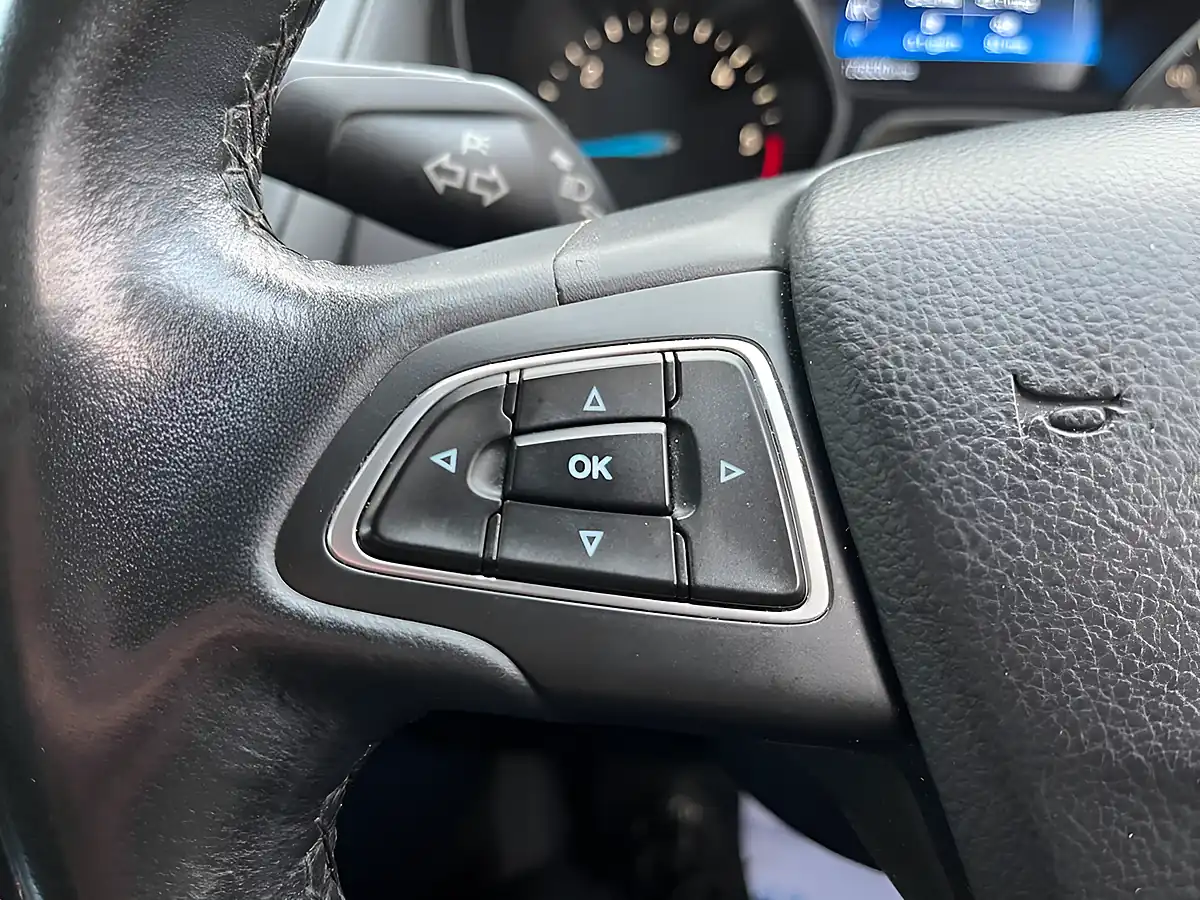 Used 2015 Ford Focus Zetec Deep Impact Blue - Interior and Exterior details 16