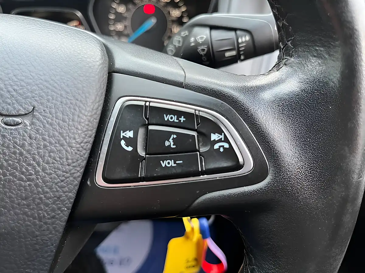 Used 2015 Ford Focus Zetec Deep Impact Blue - Interior and Exterior details 17