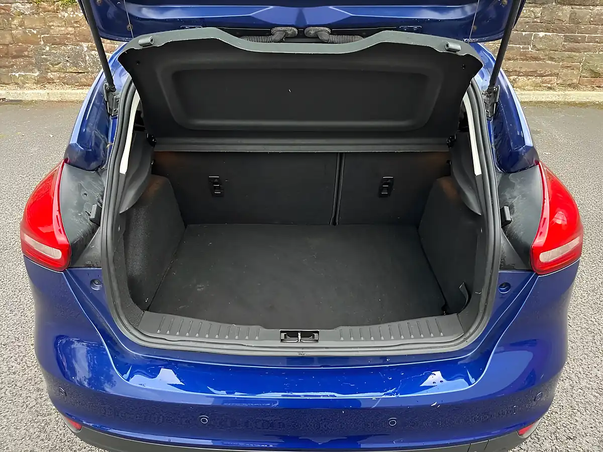 Used 2015 Ford Focus Zetec Deep Impact Blue - Interior and Exterior details 7