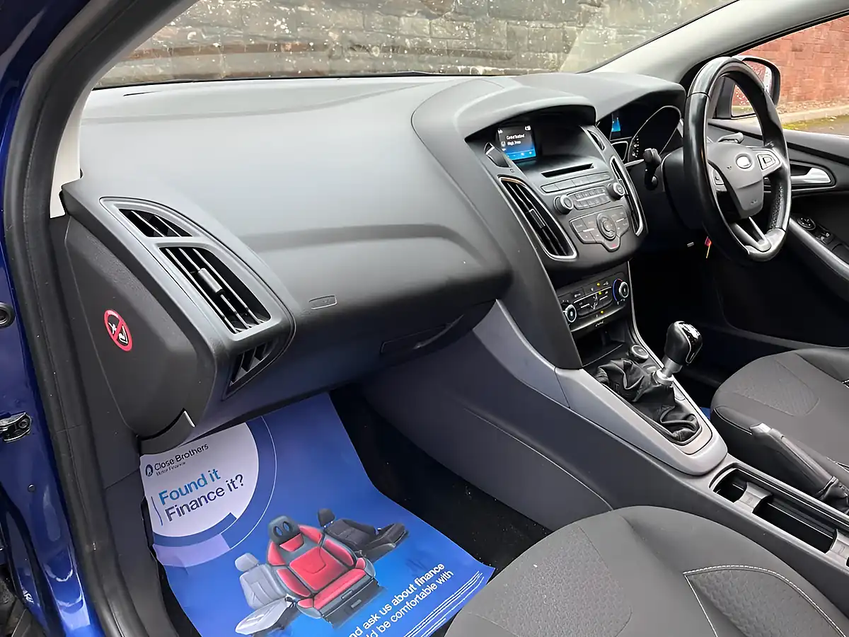 Used 2015 Ford Focus Zetec Deep Impact Blue - Interior and Exterior details 9