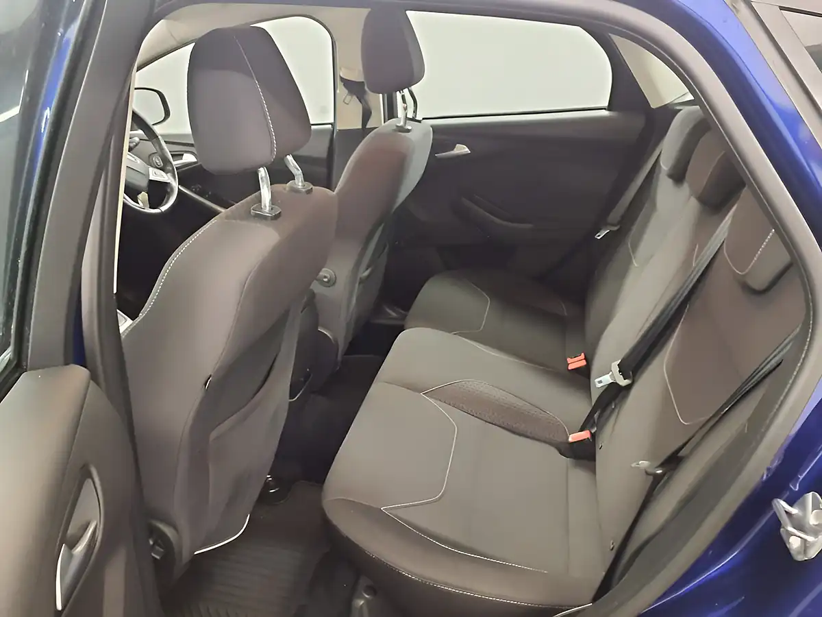Used 2015 Ford Focus Zetec Edition Blue - Interior and Exterior details 10