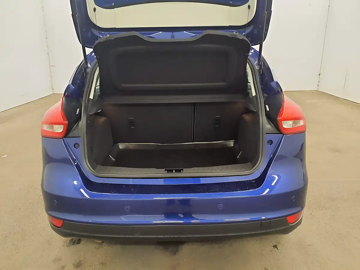 Used 2015 Ford Focus Zetec Edition Blue - Interior and Exterior details 7