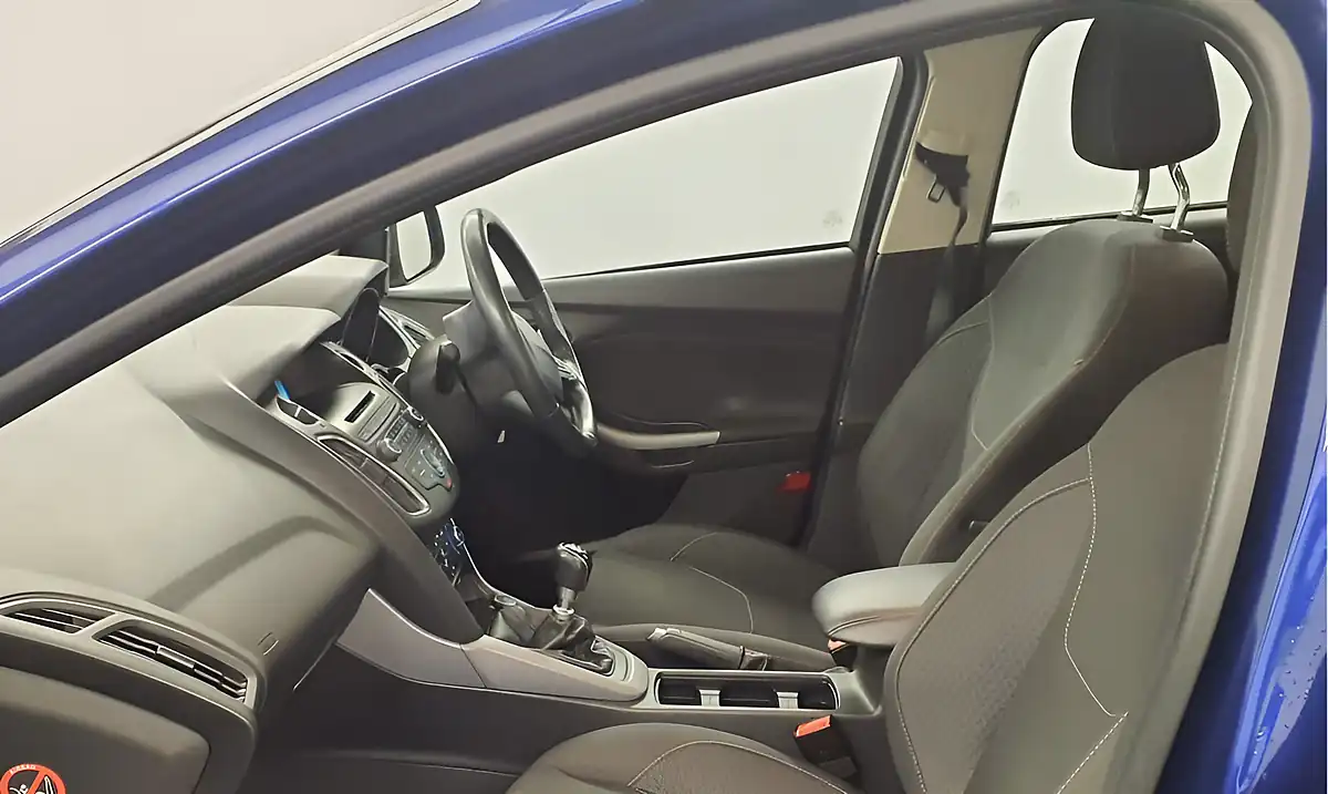 Used 2015 Ford Focus Zetec Edition Blue - Interior and Exterior details 9