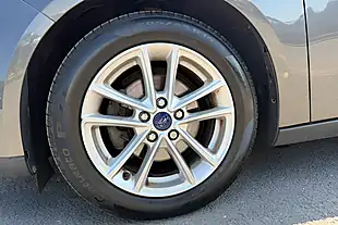 Used 2015 Ford Focus Zetec Grey - Interior and Exterior details 13