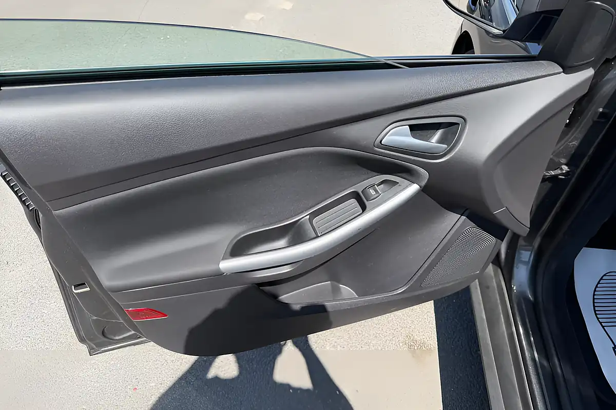 Used 2015 Ford Focus Zetec Grey - Interior and Exterior details 17