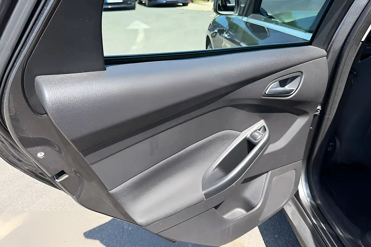 Used 2015 Ford Focus Zetec Grey - Interior and Exterior details 18