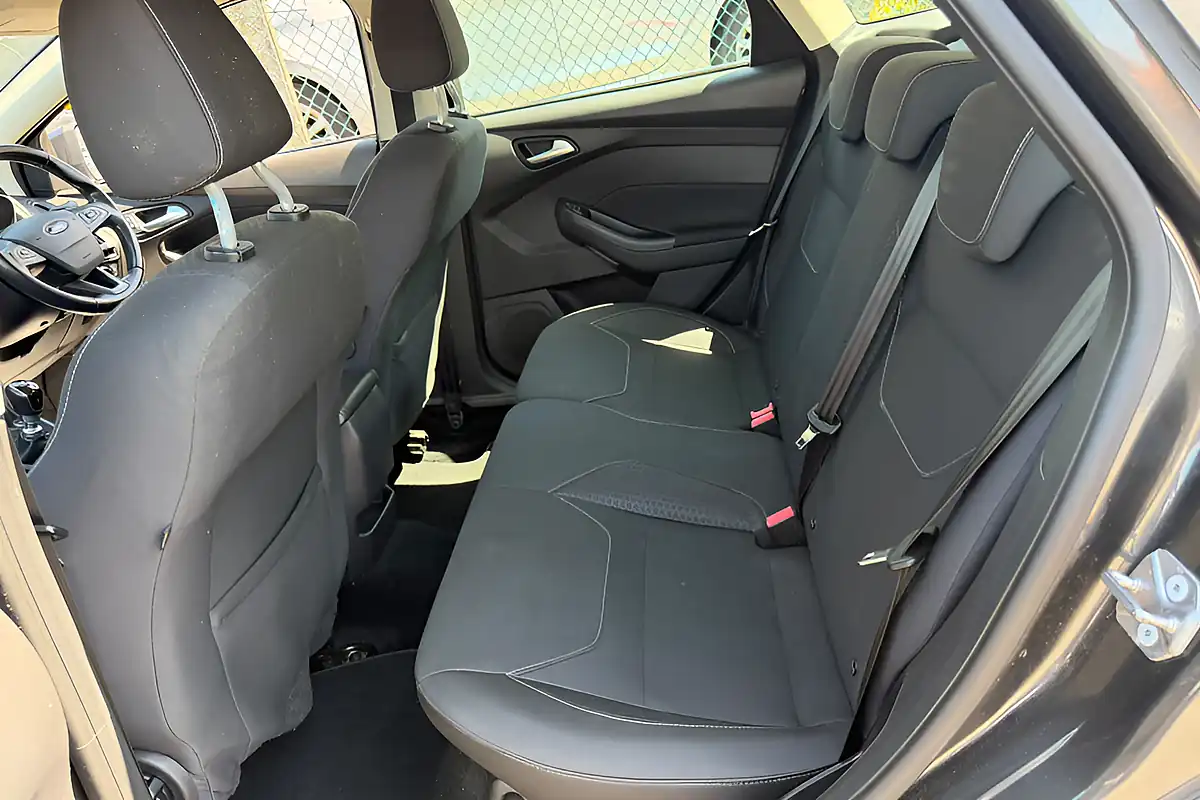 Used 2015 Ford Focus Zetec Grey - Interior and Exterior details 19