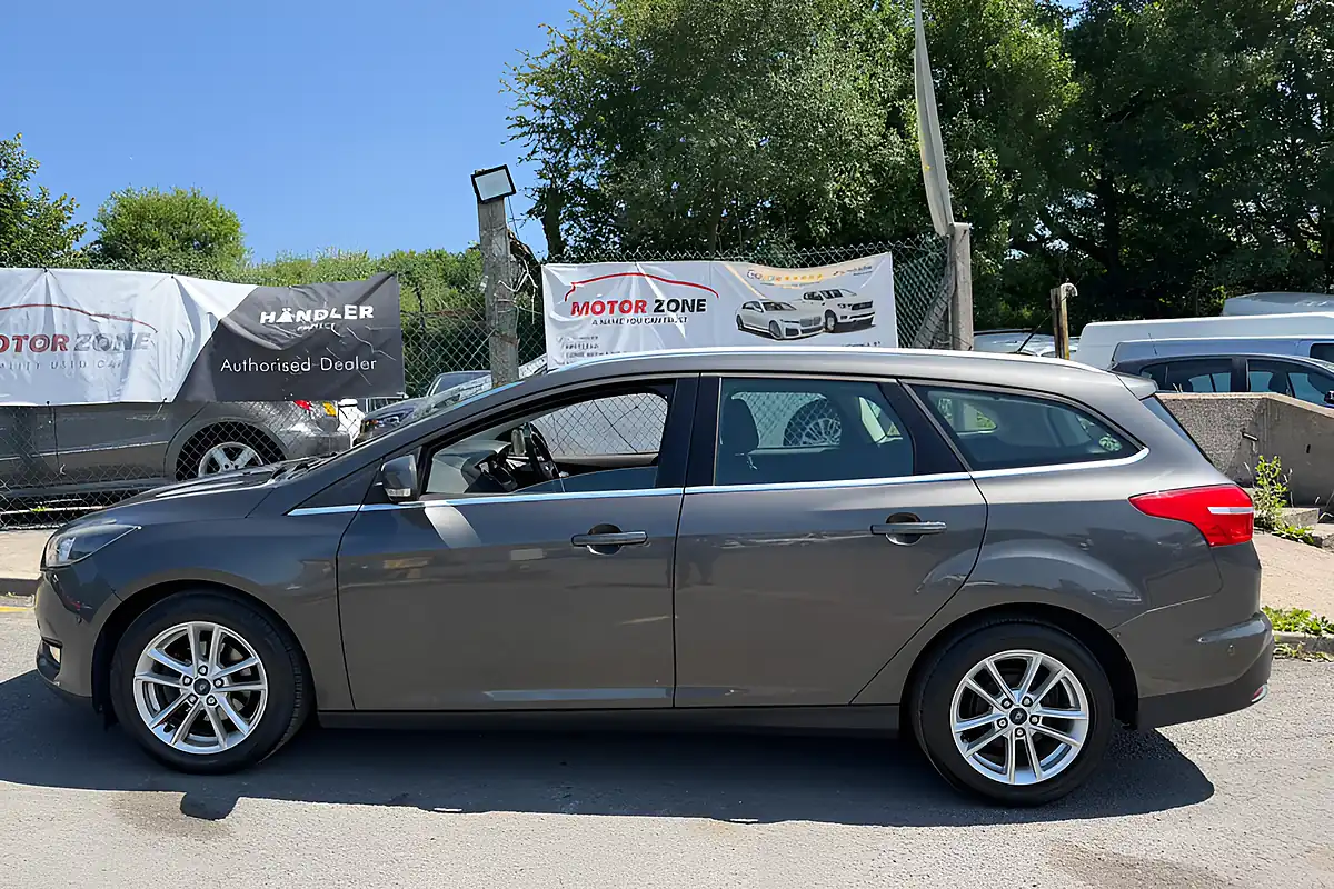 Used 2015 Ford Focus Zetec Grey - Interior and Exterior details 4