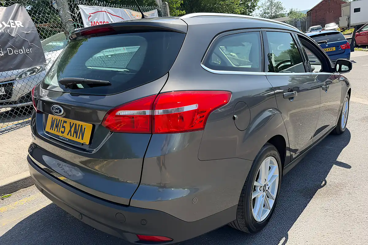 Used 2015 Ford Focus Zetec Grey - Interior and Exterior details 5
