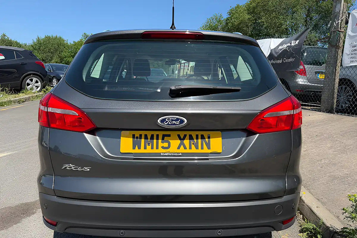 Used 2015 Ford Focus Zetec Grey - Interior and Exterior details 6