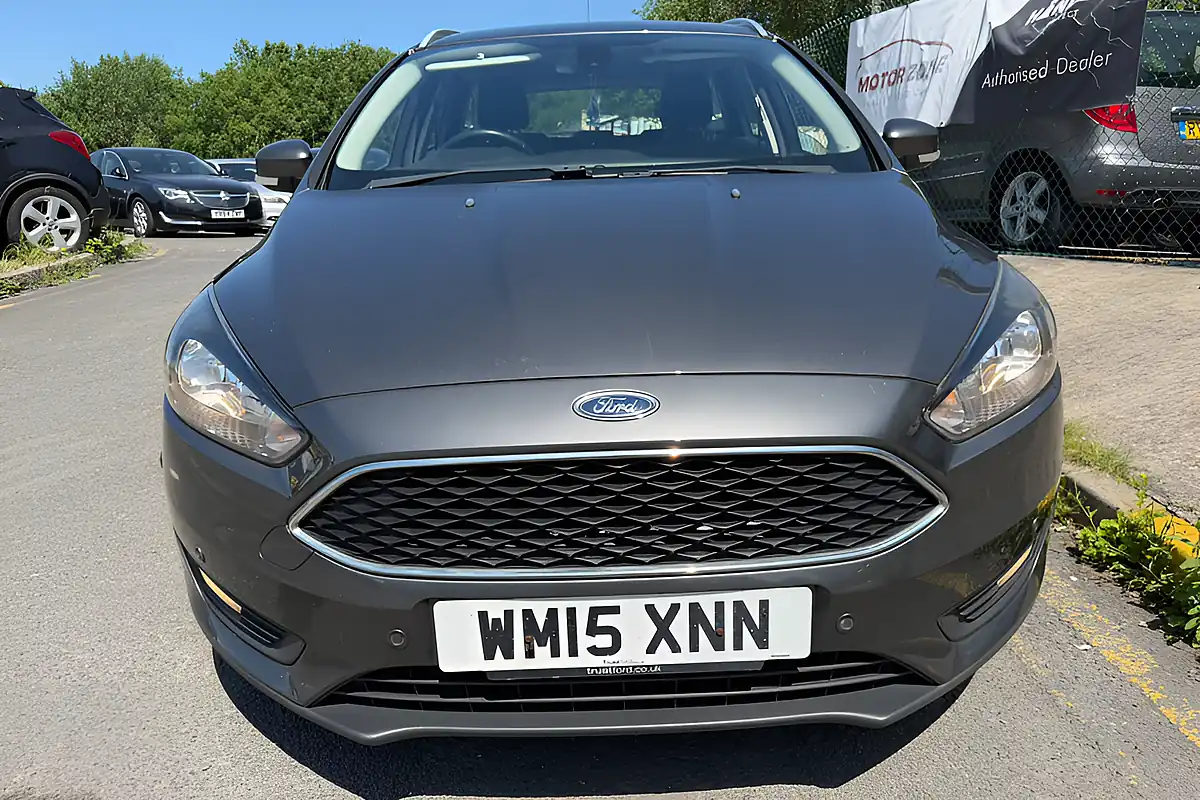Used 2015 Ford Focus Zetec Grey - Interior and Exterior details 7