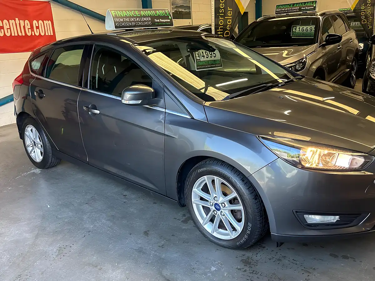 Used 2015 Ford Focus Zetec Grey - Interior and Exterior details 10