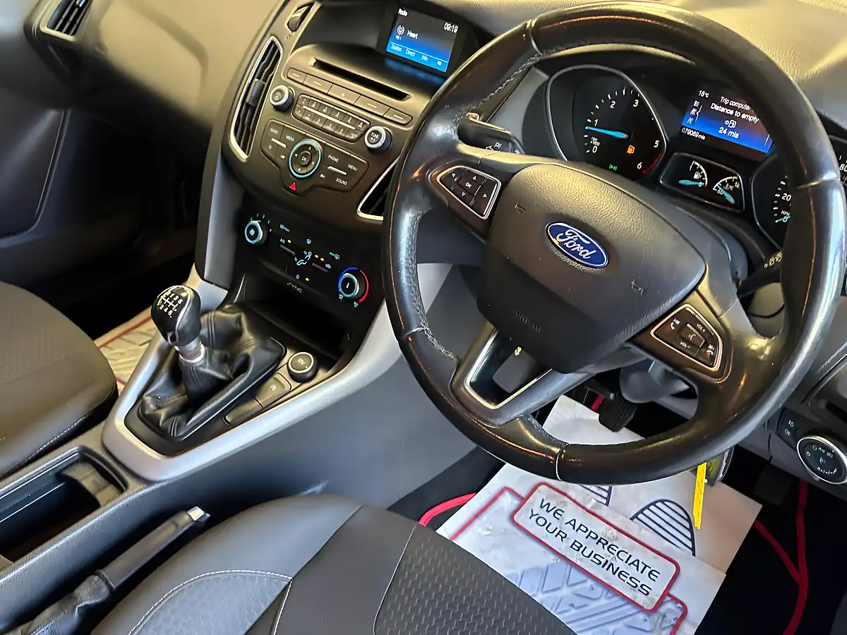 Used 2015 Ford Focus Zetec Grey - Interior and Exterior details 13
