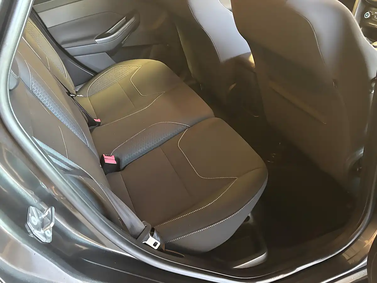 Used 2015 Ford Focus Zetec Grey - Interior and Exterior details 16
