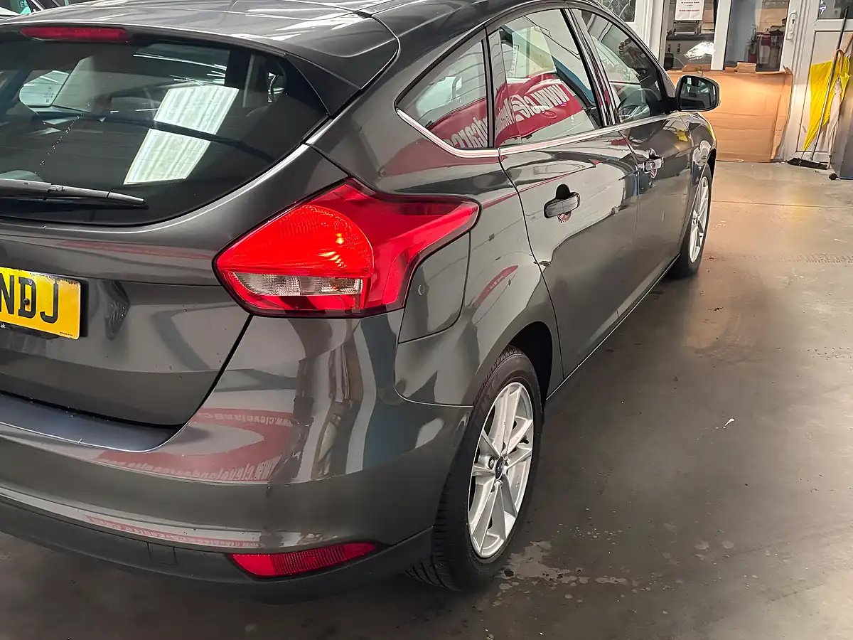 Used 2015 Ford Focus Zetec Grey - Interior and Exterior details 3