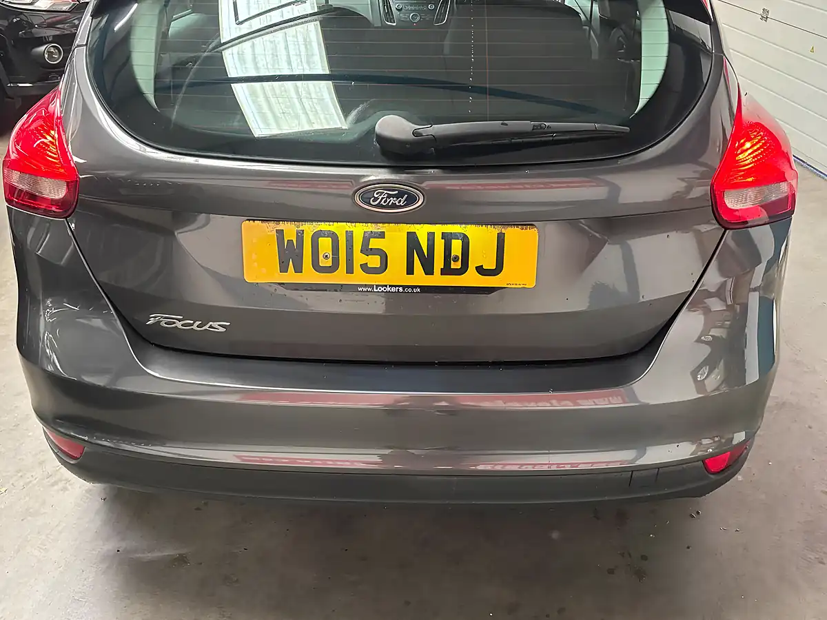 Used 2015 Ford Focus Zetec Grey - Interior and Exterior details 4