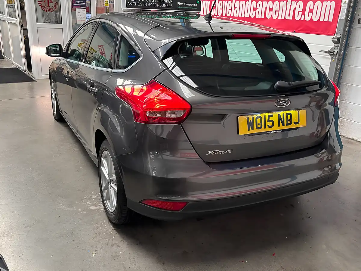 Used 2015 Ford Focus Zetec Grey - Interior and Exterior details 5