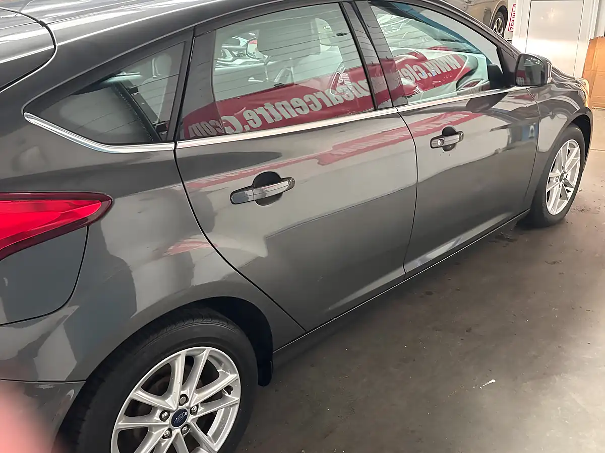 Used 2015 Ford Focus Zetec Grey - Interior and Exterior details 6