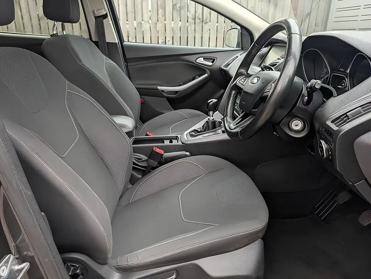 Used 2015 Ford Focus Zetec Grey - Interior and Exterior details 10