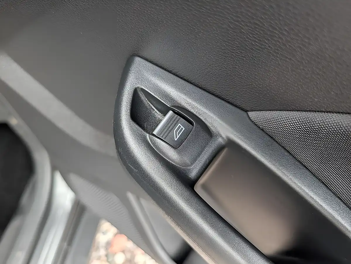 Used 2015 Ford Focus Zetec Grey - Interior and Exterior details 13