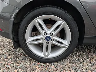 Used 2015 Ford Focus Zetec Grey - Interior and Exterior details 14