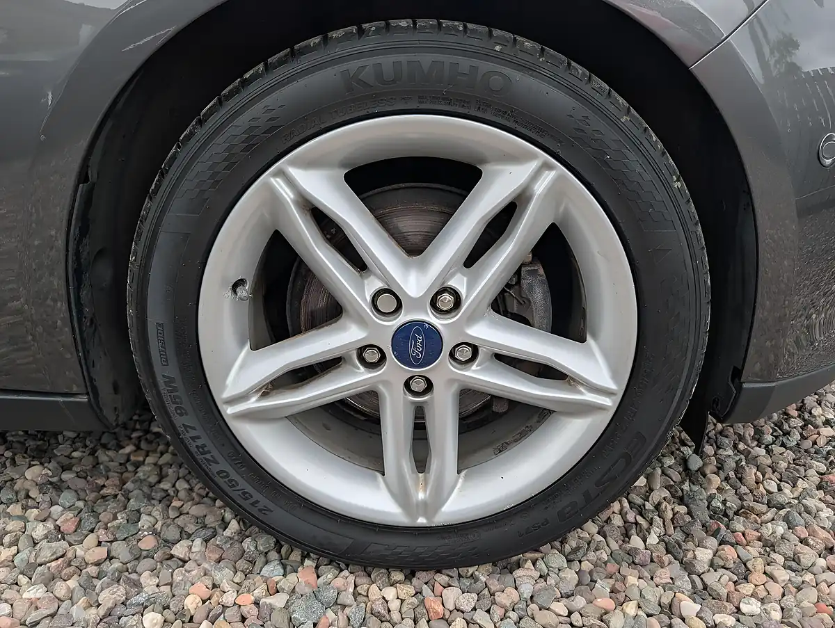 Used 2015 Ford Focus Zetec Grey - Interior and Exterior details 15