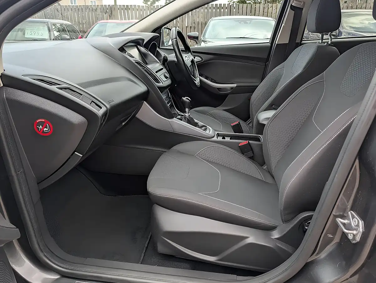 Used 2015 Ford Focus Zetec Grey - Interior and Exterior details 19