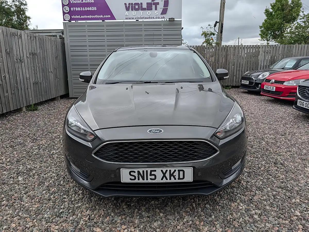 Used 2015 Ford Focus Zetec Grey - Interior and Exterior details 2