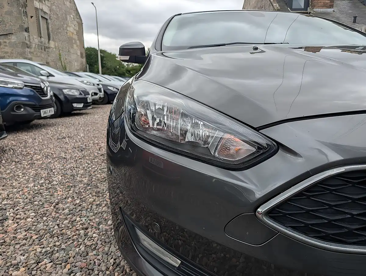 Used 2015 Ford Focus Zetec Grey - Interior and Exterior details 20