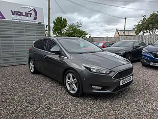 Used 2015 Ford Focus Zetec Grey - Interior and Exterior details 5