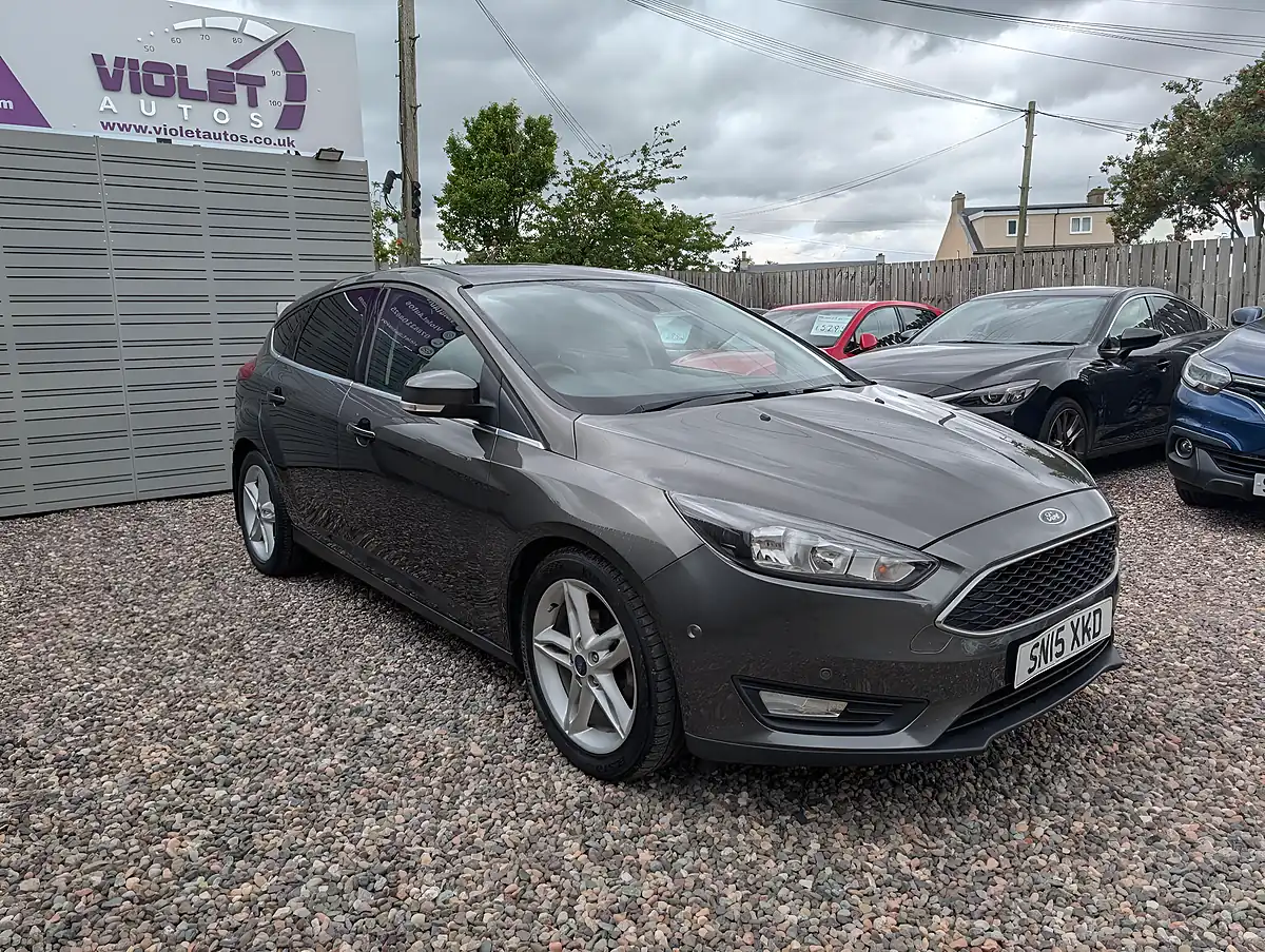 Used 2015 Ford Focus Zetec Grey - Interior and Exterior details 6