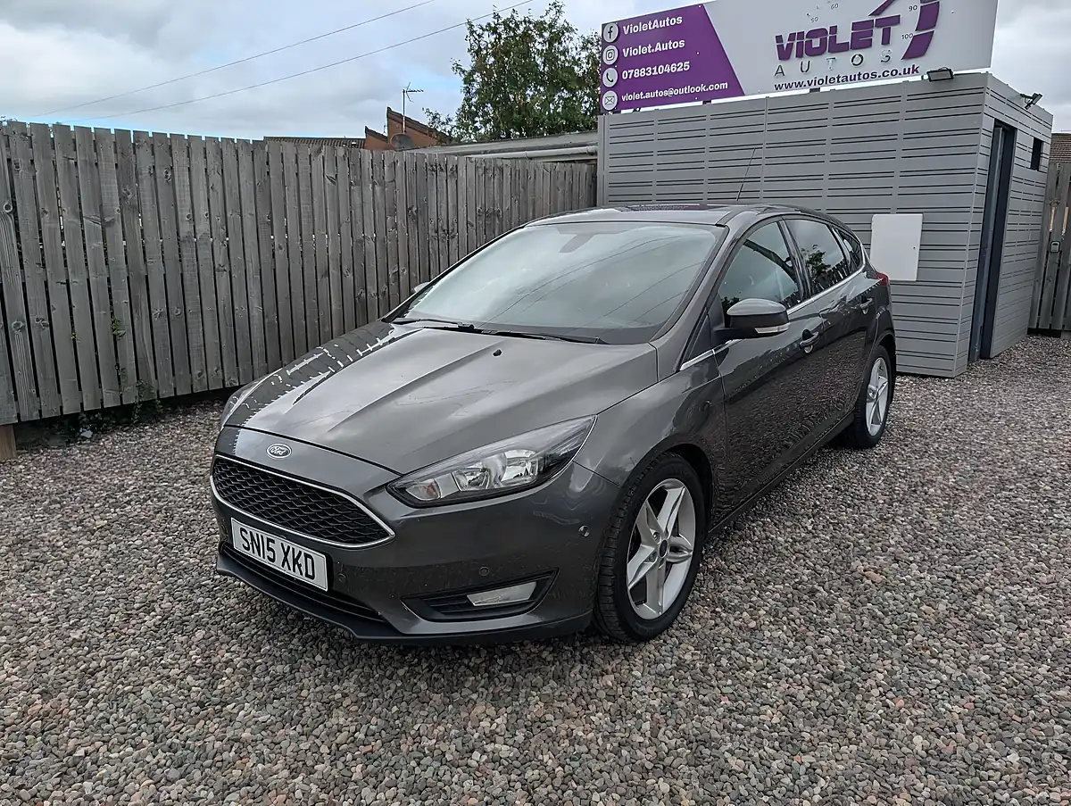 Used 2015 Ford Focus Zetec Grey - Interior and Exterior details 7