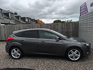 Used 2015 Ford Focus Zetec Grey - Interior and Exterior details 9