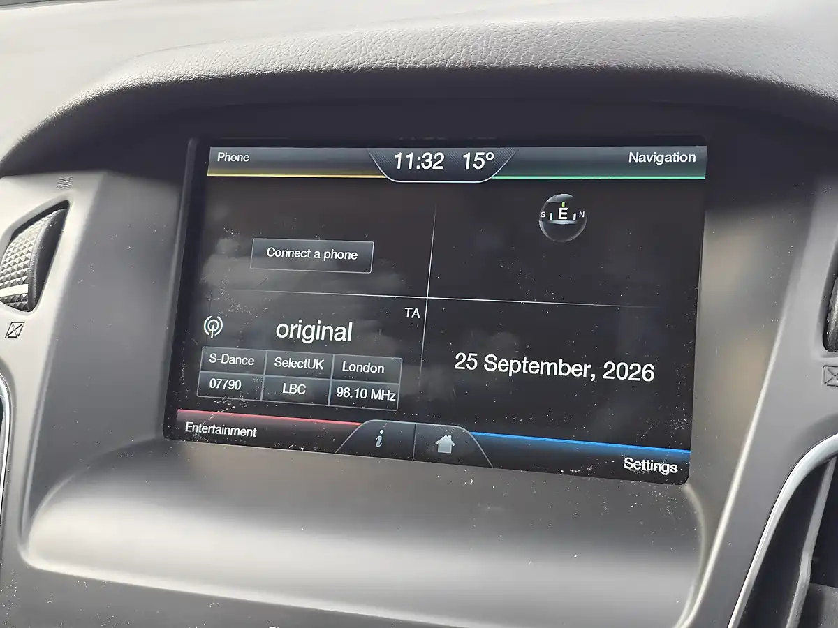 Used 2015 Ford Focus Zetec Grey - Interior and Exterior details 10