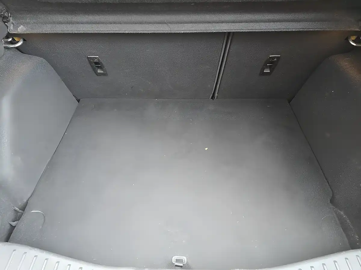 Used 2015 Ford Focus Zetec Grey - Interior and Exterior details 17