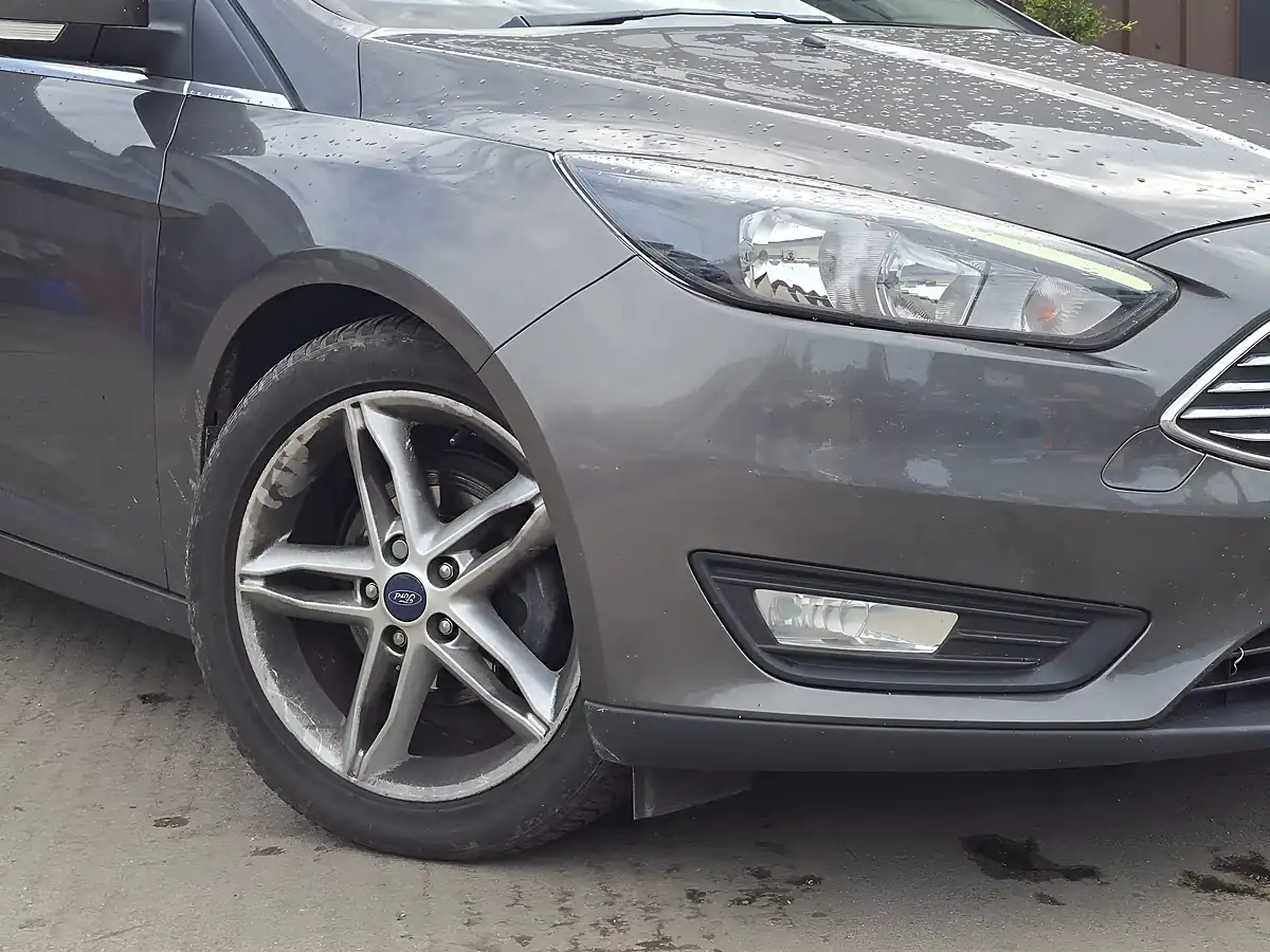 Used 2015 Ford Focus Zetec Grey - Interior and Exterior details 2