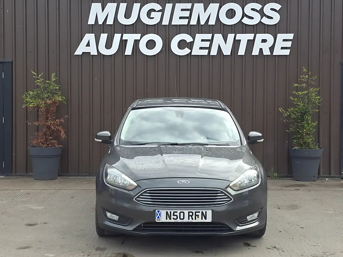 Used 2015 Ford Focus Zetec Grey - Interior and Exterior details 3