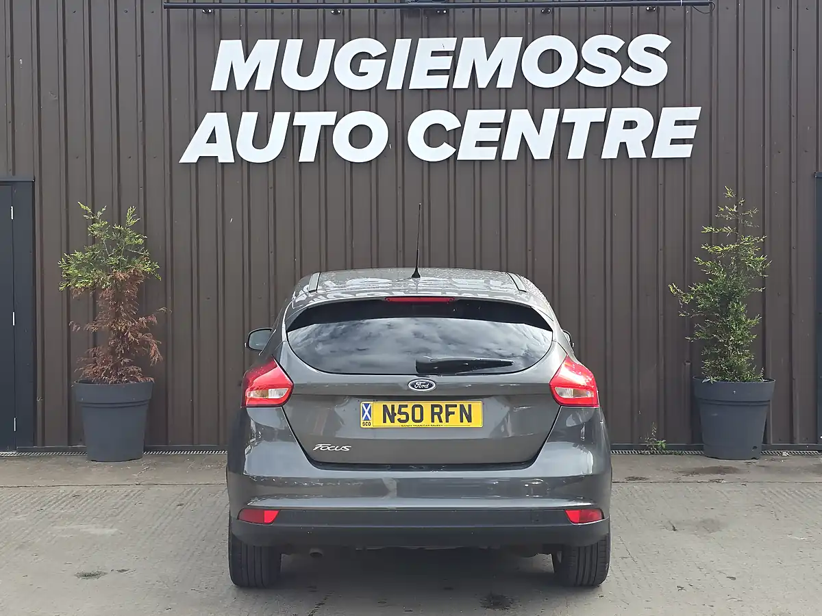 Used 2015 Ford Focus Zetec Grey - Interior and Exterior details 5