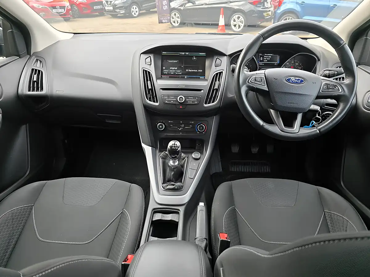 Used 2015 Ford Focus Zetec Grey - Interior and Exterior details 7