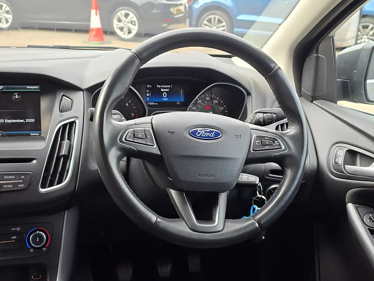 Used 2015 Ford Focus Zetec Grey - Interior and Exterior details 8