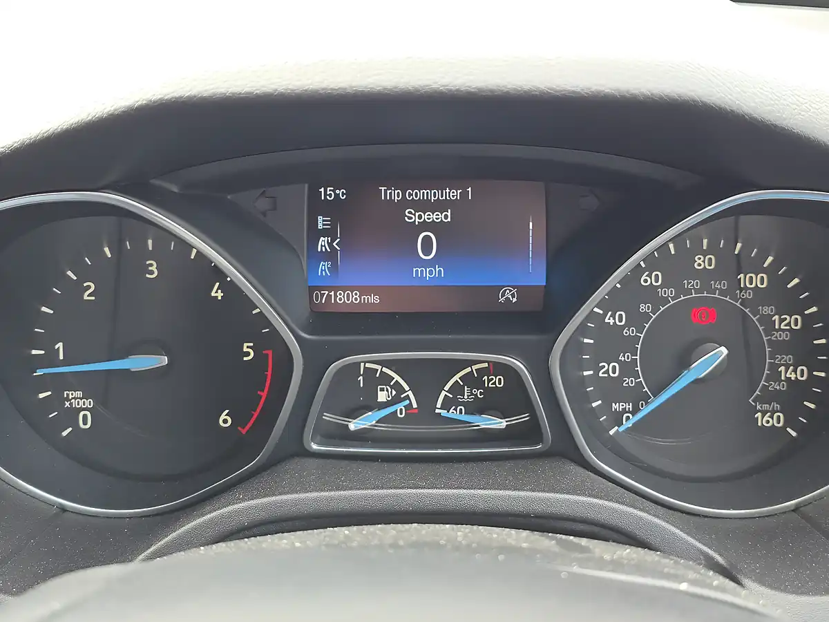 Used 2015 Ford Focus Zetec Grey - Interior and Exterior details 9