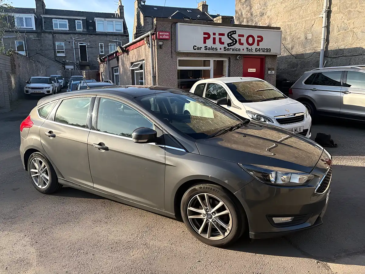 Used 2015 Ford Focus Zetec Grey - Interior and Exterior details 2
