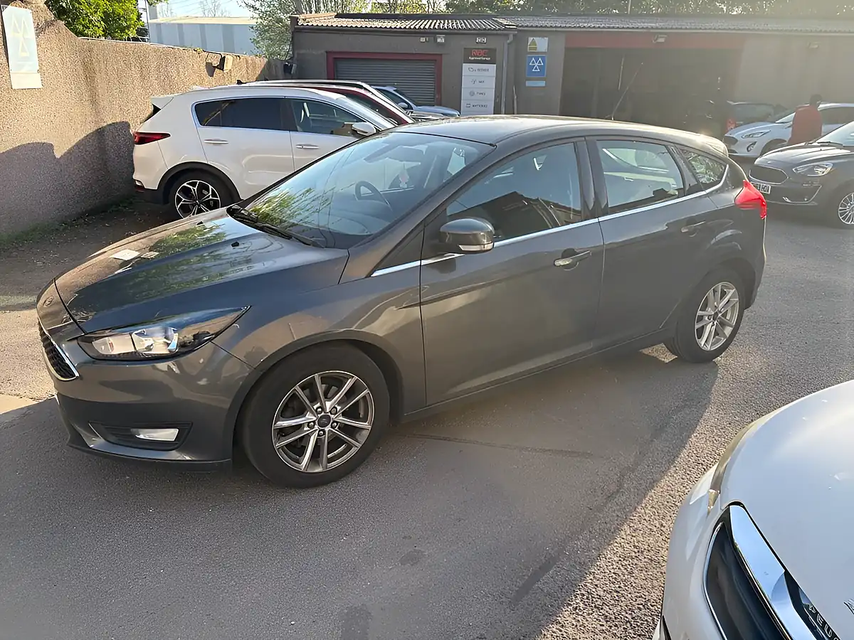 Used 2015 Ford Focus Zetec Grey - Interior and Exterior details 5