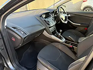 Used 2015 Ford Focus Zetec Grey - Interior and Exterior details 8