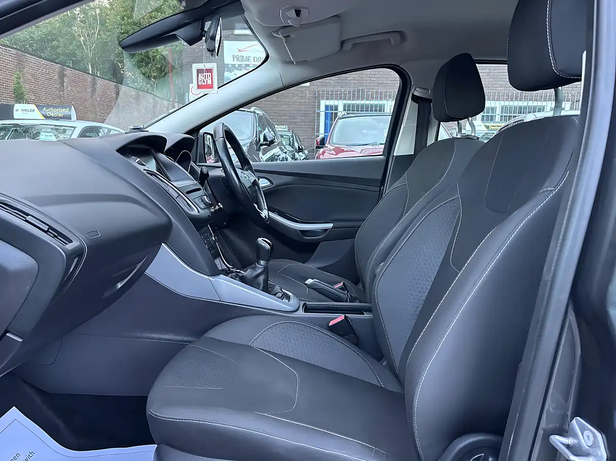 Used 2015 Ford Focus Zetec Grey - Interior and Exterior details 12